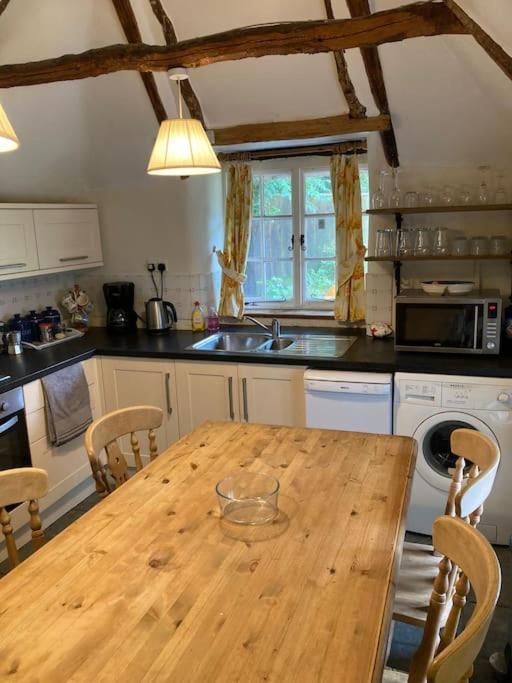 Stable Cottage - Sleeps 6, Near Lulworth Cove Dorchester Exteriör bild